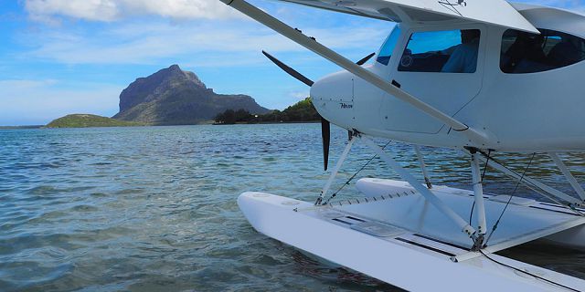Seaplane flight at le morne mauritius southwest (1)